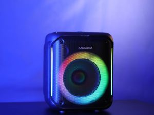 como carregar caixa de som pela entrada usb